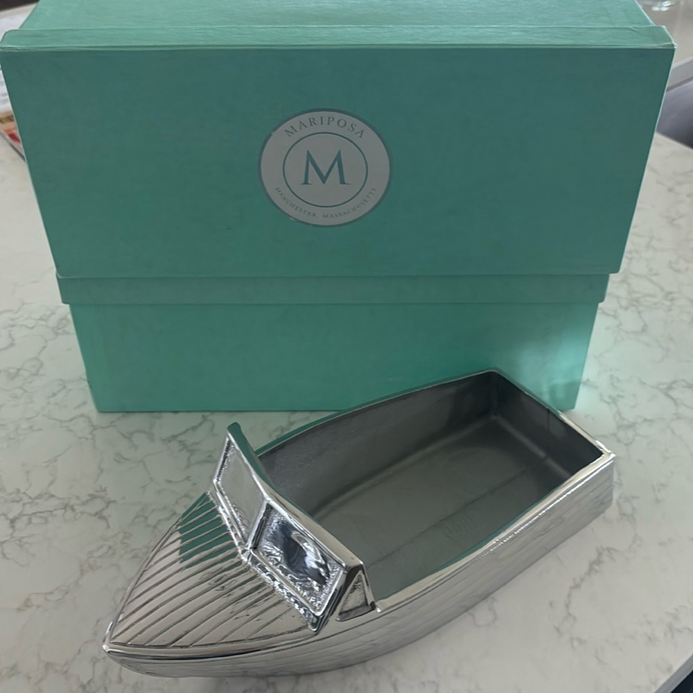 - Mariposa Motorboat Server